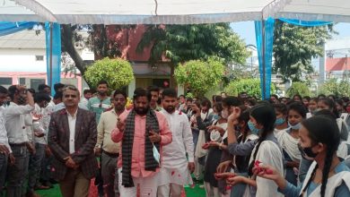 Photo of गांधी इंटर कॉलेज के छात्रों को सांसद कौशल किशोर ने दिलाई नशामुक्त रहने की शपथ