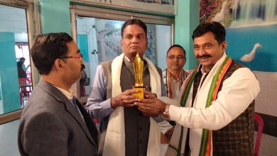 Photo of बड़ी ही खूबशूरती से समस्याओं को सत्ता तक अपनी लेखनी से पहुंचाते हैं पत्रकार:सुनील दुबे
