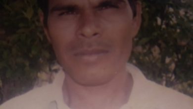 Photo of खेत पर बैरीकेड्स लगा रहे राजमिस्त्री की कुल्हाड़ी मारकर हत्या