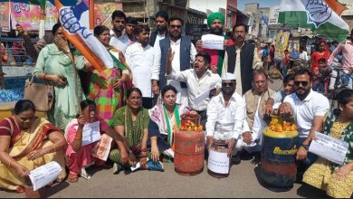 Photo of रसोई गैस के बढ़े दामों के विरुद्ध कांग्रेस का हल्ला बोल