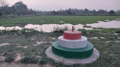 Photo of पांच माह से नहीं हुई तालाब की सफाई, तालाब में भर रहा चीनी मिल का गंदा पानी