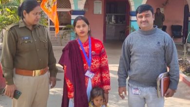 Photo of बंथरा में सड़क किनारे लावारिस हालत में मिली डेढ़ वर्षीय बच्ची, पुलिस ने चाइल्डलाइन के सुपुर्द किया