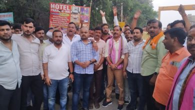 Photo of युवक की हत्या के विरोध में नाराज ब्राह्मण समाज के लोगों ने किया थाने का घेराव