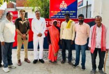 Photo of कन्नौज से एक्स्प्रेस ट्रेन से महिला पहुंची लखनऊ में भटकी मददगारों ने किया बेटे को बुलाकर किया हवाले