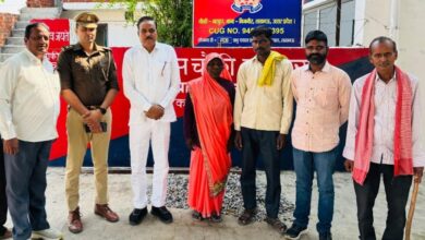 Photo of कन्नौज से एक्स्प्रेस ट्रेन से महिला पहुंची लखनऊ में भटकी मददगारों ने किया बेटे को बुलाकर किया हवाले