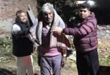 Photo of ठिठुरती रातों में इंसानियत की गर्माहट बने एसडीएम,जरूरतमंदो को बांट रहे तो