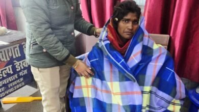 Photo of फरियाद लेकर थाने पहुंची महिला व मासूम बेटे को ठंड से ठिठुरता देख महिला सिपाही ने दिया कबंल