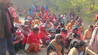 Photo of अमाँवा जंगल में युवक का शव बरामद ए.सी.पी. रजनीश वर्मा टीम सहित घटनास्थल पर पहुँचे