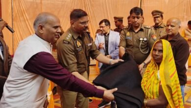 Photo of राम मंदिर की वर्षगांठ पर समाजसेवी ने जरूरतमंदो को बांटे कंबल