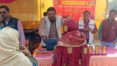 Photo of ददुआ फाउंडेशन ने 100 जरूरतमंदों को वितरित किए कम्बल