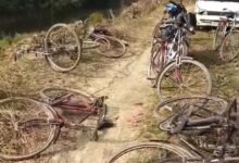 Photo of स्कूल जाते बच्चों को अगवा करने की आशंका से मचा हड़कम्प,मौके पर मिली चोरी की कार,सवार भागे