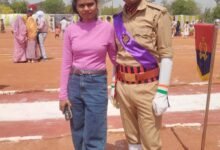 Photo of एक ही परिवार से दो वर्दीधारी—भाई-बहन बने क्षेत्र के लिए प्रेरणा