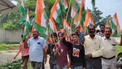 Photo of सरोजनीनगर के रहीम नगर पड़ियाना में ग्राम सचिव ने बच्चों के साथ निकली तिरंगा रैली