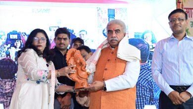 Photo of योगी सरकार की पहल से सरकारी अस्पतालों में बढ़ेगी यूपी के बुनकरों के उत्पादों की पहुंच